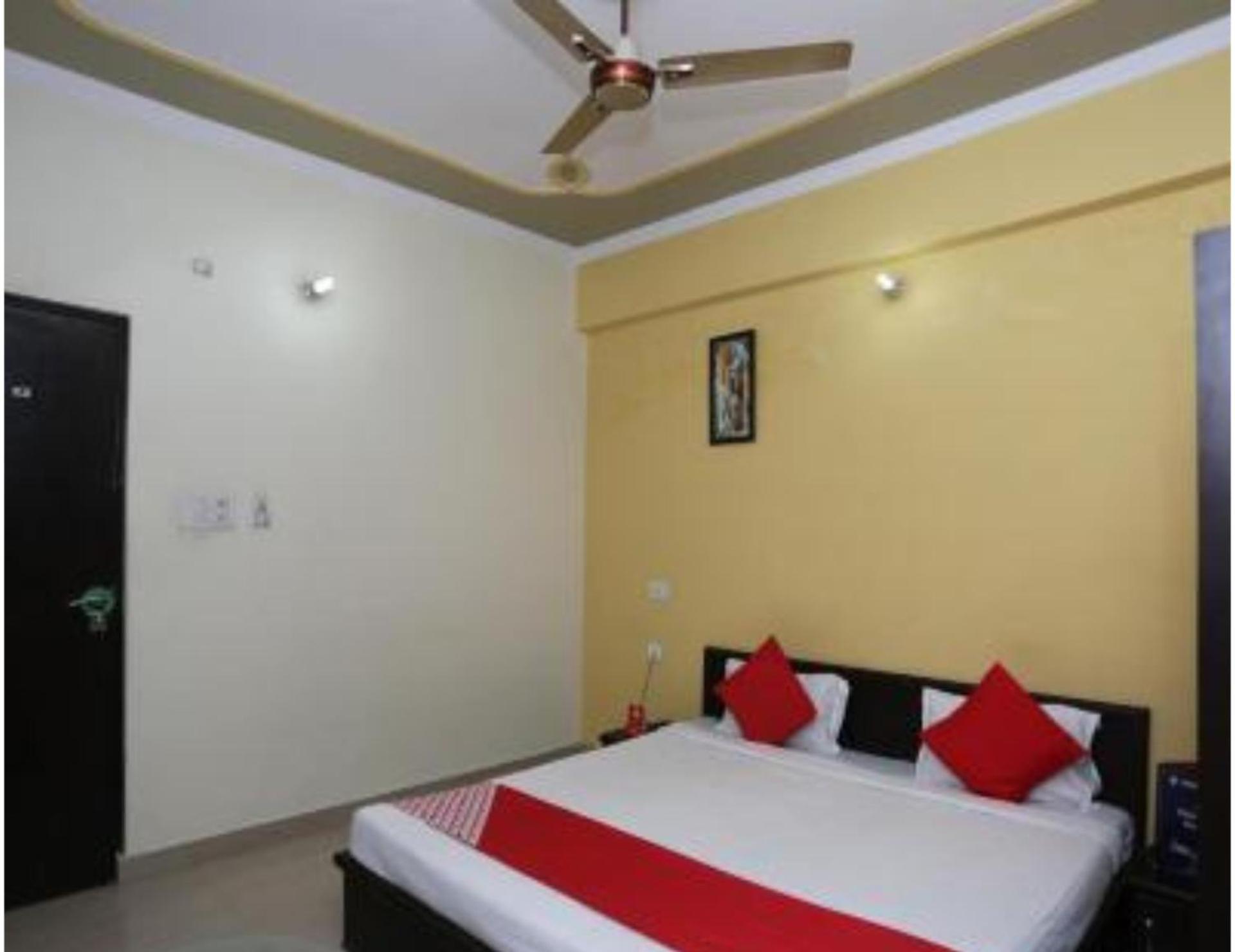 Hotel S K Palace Lucknow , Best Hotel In Lucknow , Hotel In Transport Nagar Lucknow ,Budget Hotels In Лакнау Екстериор снимка