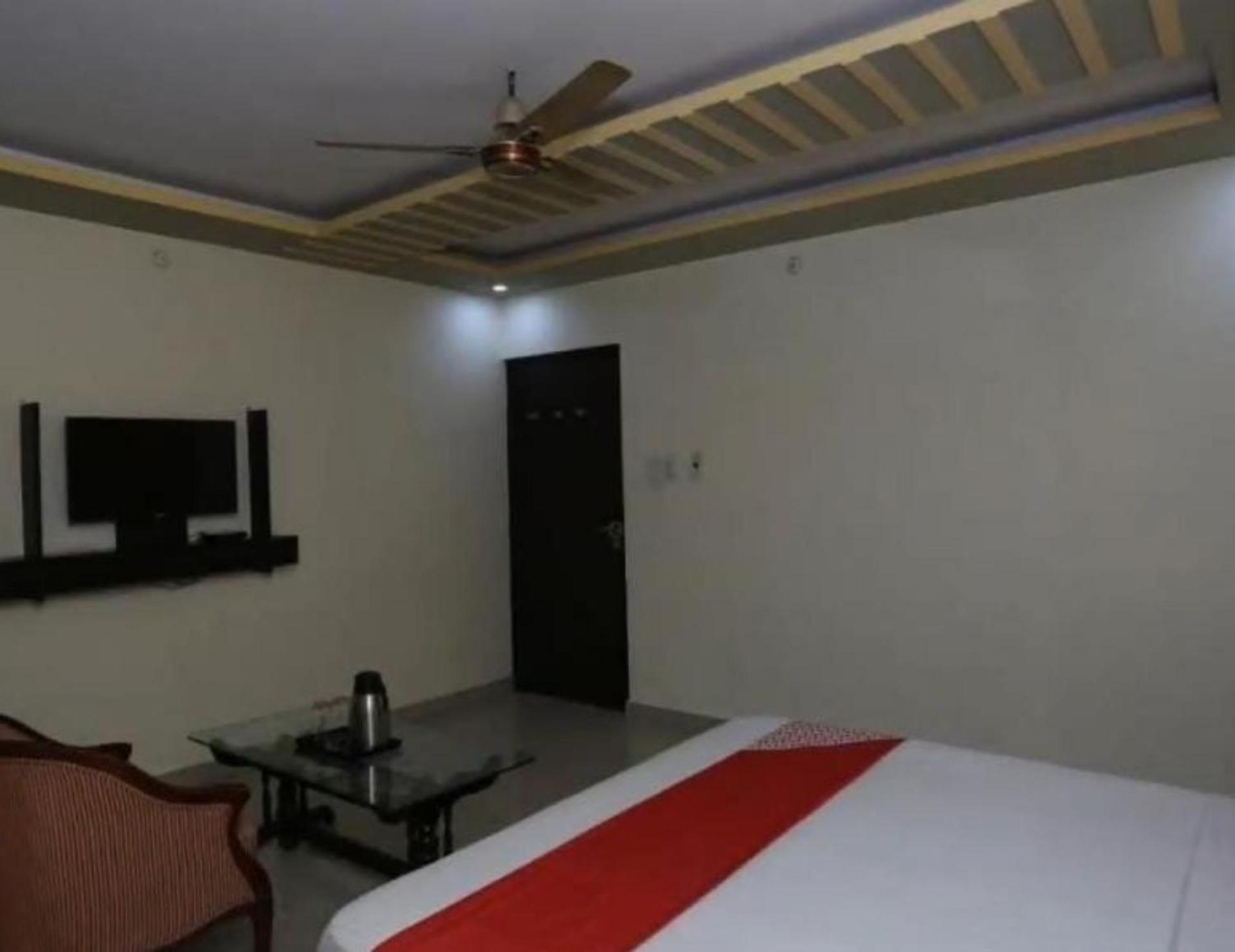 Hotel S K Palace Lucknow , Best Hotel In Lucknow , Hotel In Transport Nagar Lucknow ,Budget Hotels In Лакнау Екстериор снимка